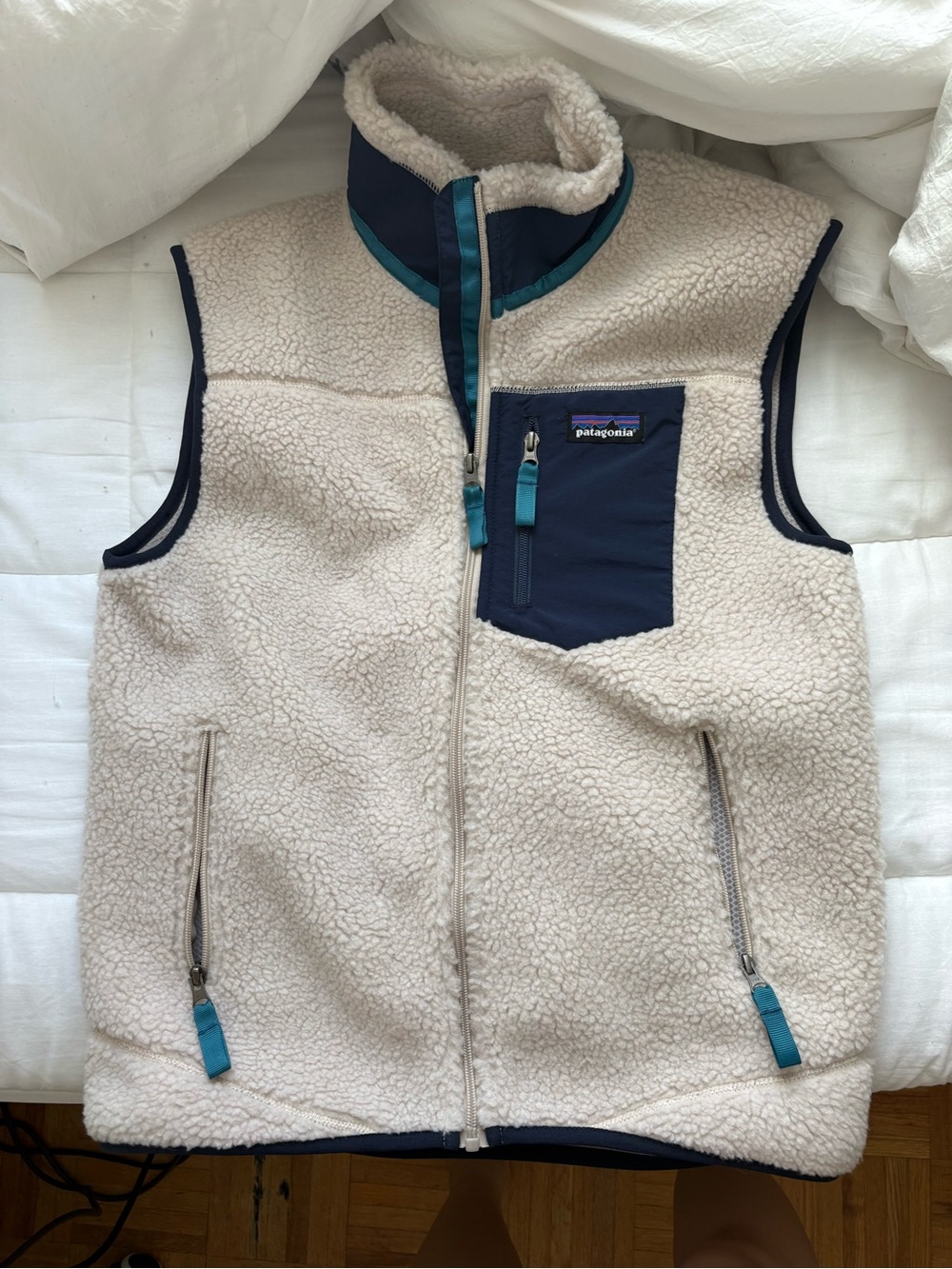 Patagonia Cream Sherpa Fleece Vest with Navy & Teal Accents